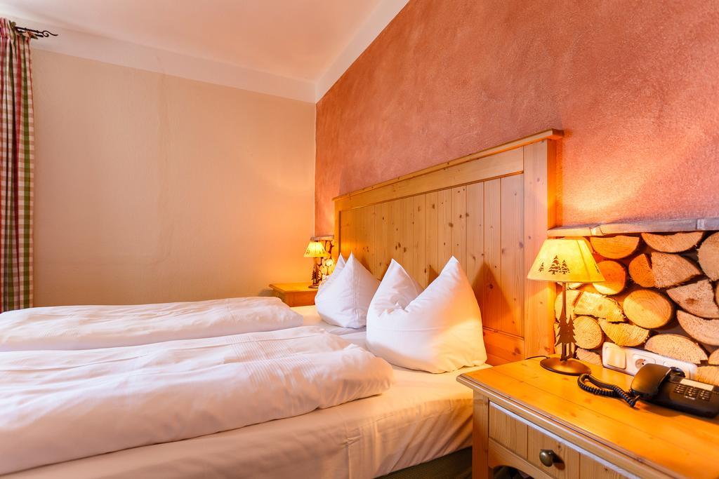 Landkomforthotel Panorama & Restaurant Bella Vista Garmisch-Partenkirchen Phòng bức ảnh
