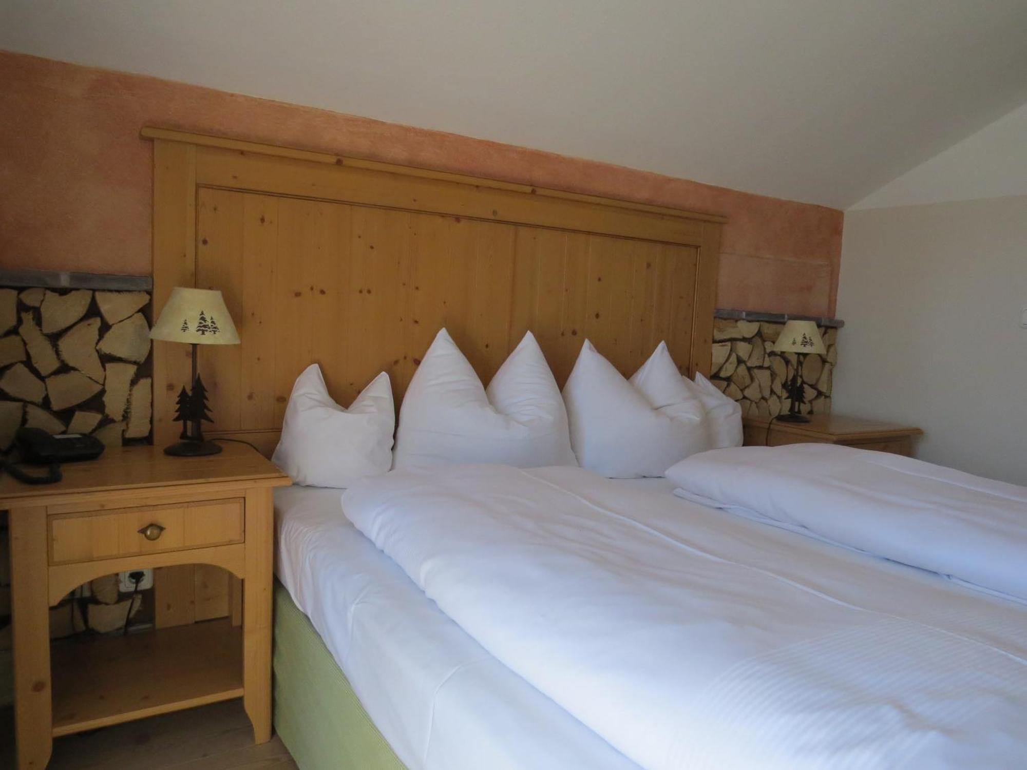 Landkomforthotel Panorama & Restaurant Bella Vista Garmisch-Partenkirchen Phòng bức ảnh