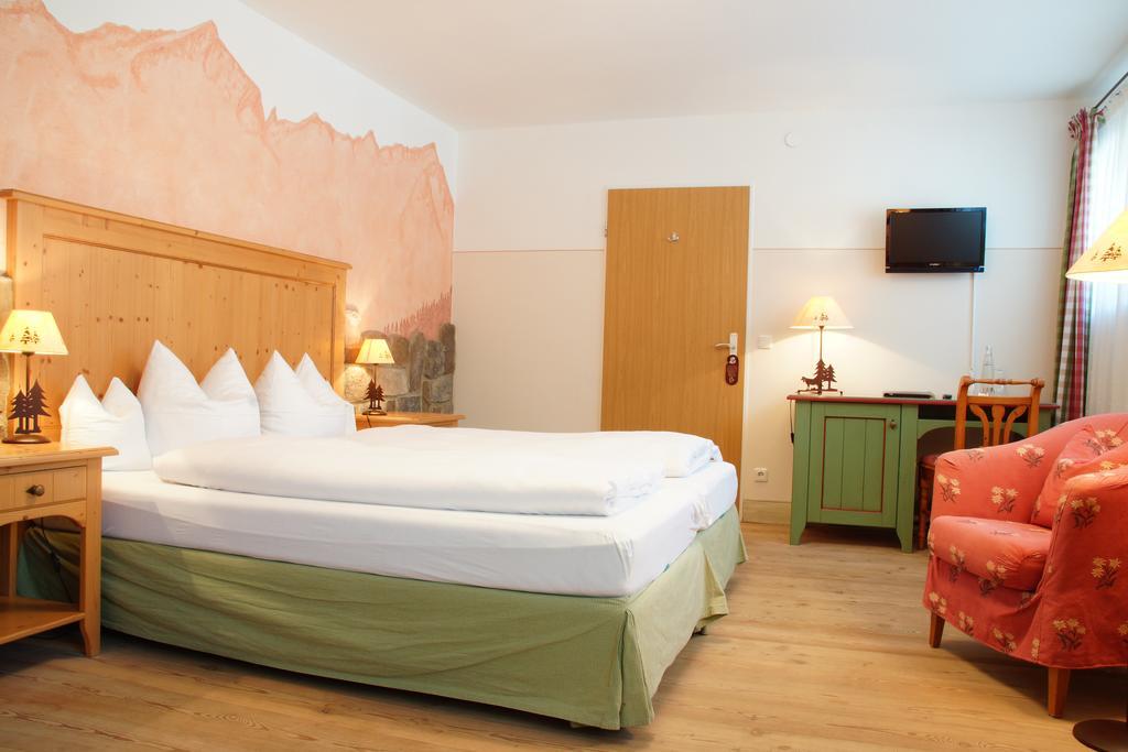 Landkomforthotel Panorama & Restaurant Bella Vista Garmisch-Partenkirchen Ngoại thất bức ảnh